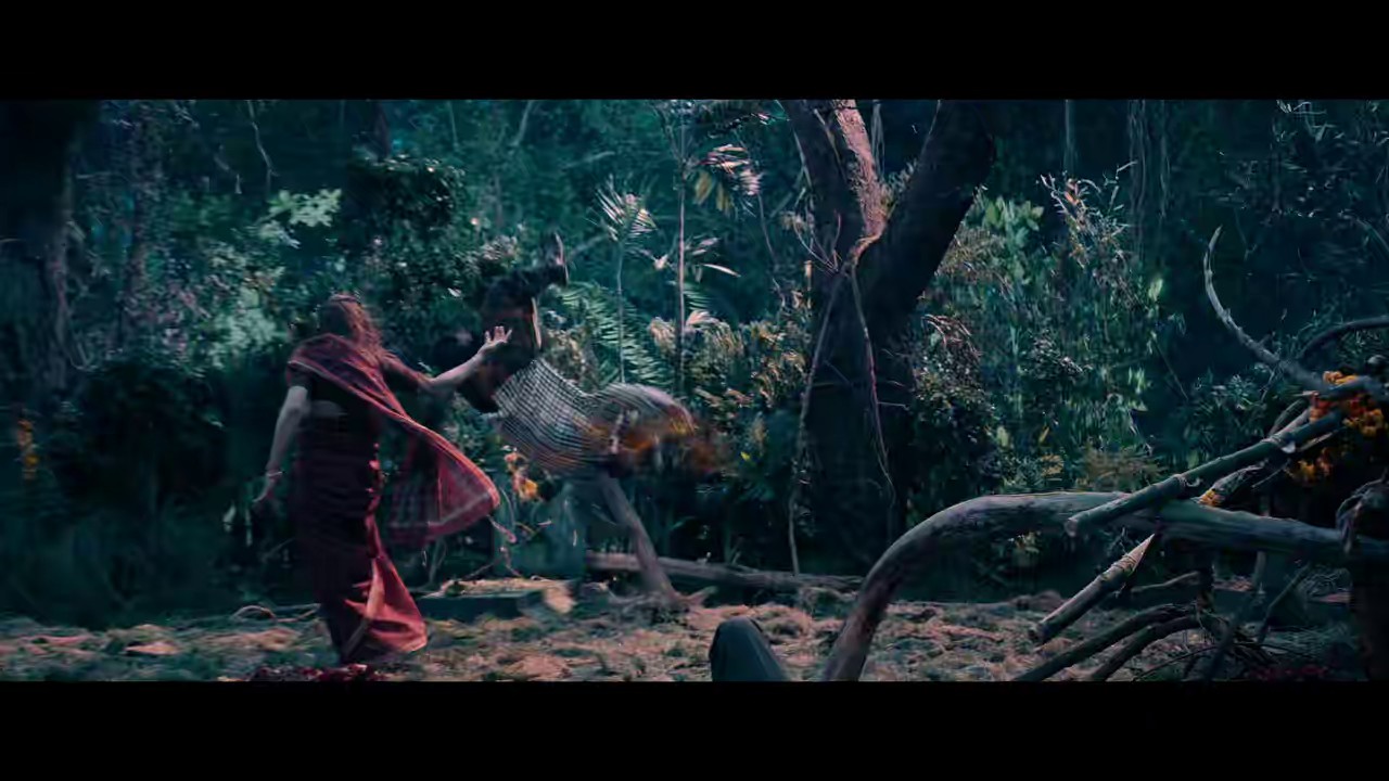 Aranmanai 4 (2024) WEB-DL Hindi + Tamil 720p HEVC DDP 5.1 ESub.mkv.0004